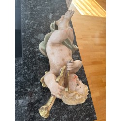 Antiker Putten-Engel mit Musikinstrument – dekorative Wandfigur im Barockstil
