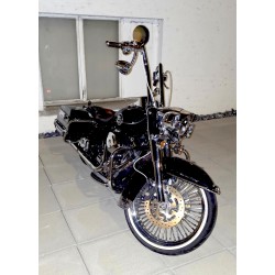 Harley-Davidson Road King – edler Custom-Bagger in Schwarz/Chrom