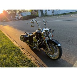 Harley-Davidson Road King – edler Custom-Bagger in Schwarz/Chrom
