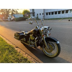 Harley-Davidson Road King – edler Custom-Bagger in Schwarz/Chrom