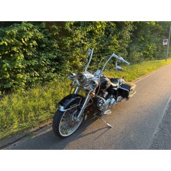 Harley-Davidson Road King – edler Custom-Bagger in Schwarz/Chrom
