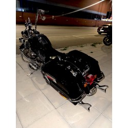 Harley-Davidson Road King – edler Custom-Bagger in Schwarz/Chrom